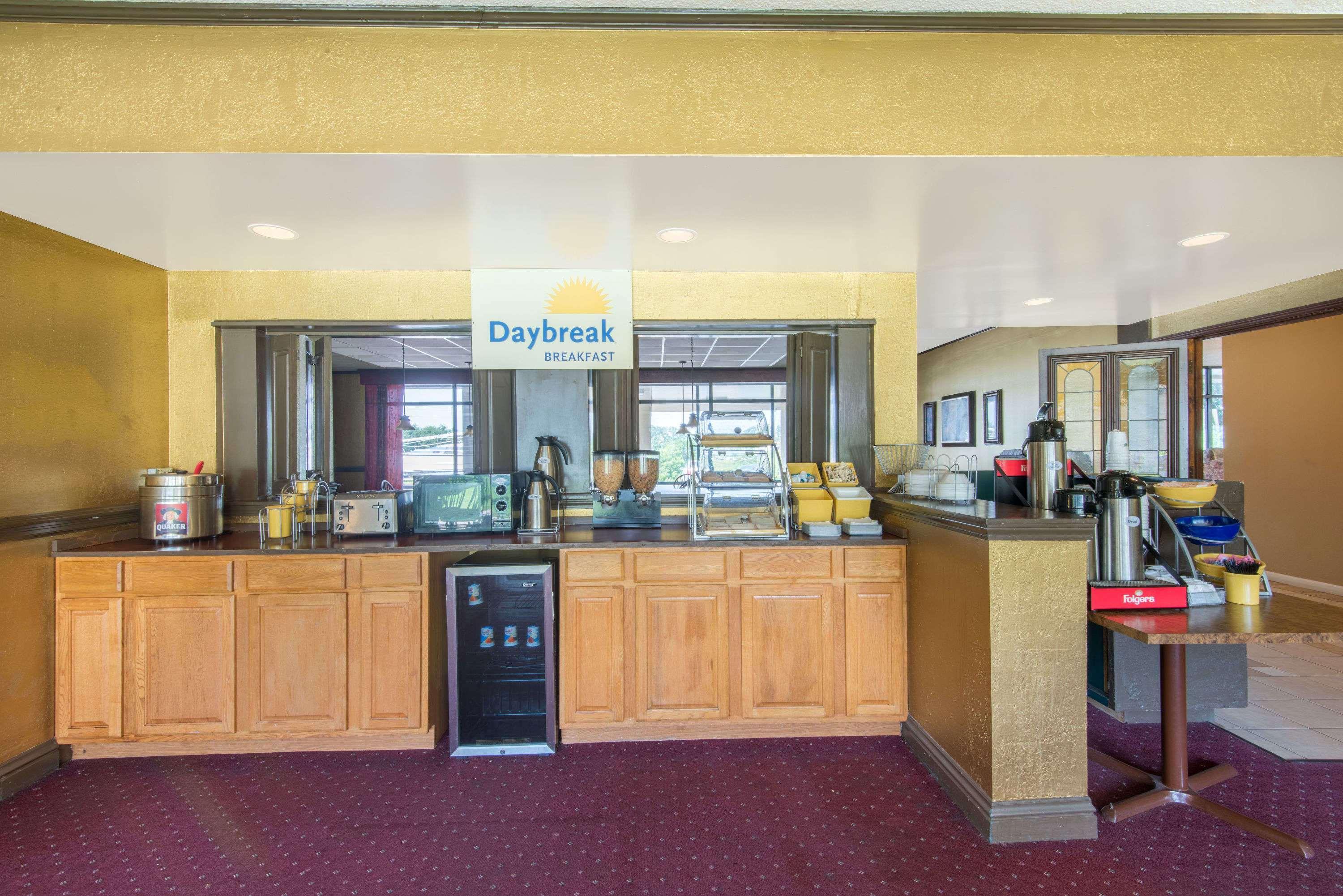Days Inn By Wyndham Clanton Al Kültér fotó