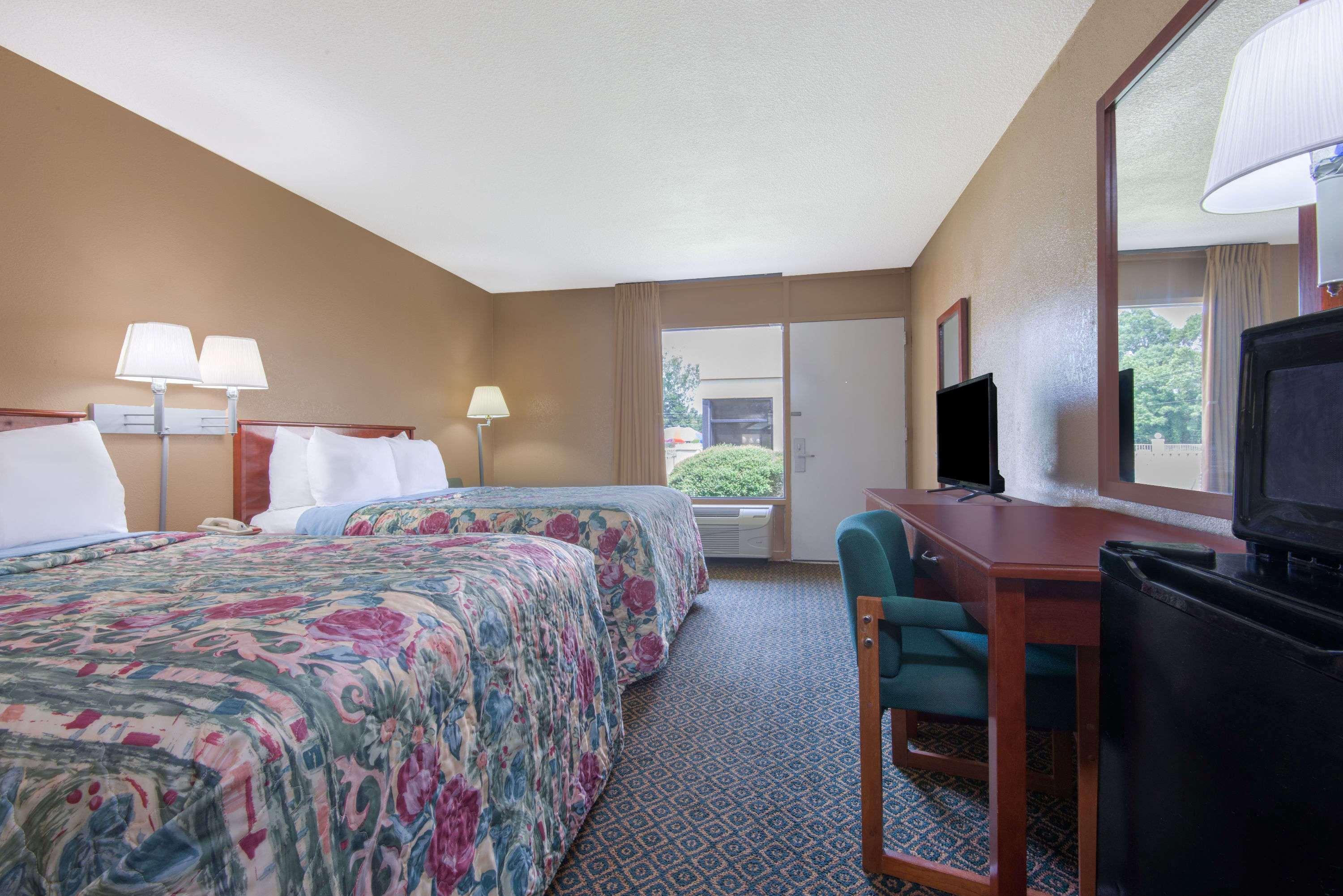 Days Inn By Wyndham Clanton Al Kültér fotó